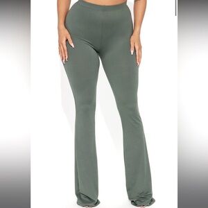 Serrina Flared Pant NEW 🏷️